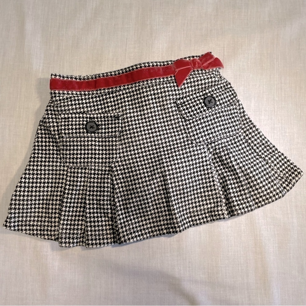 Gymboree “Bow Puppy and Cat” black & white checkered pleated skirt. 12-18 months